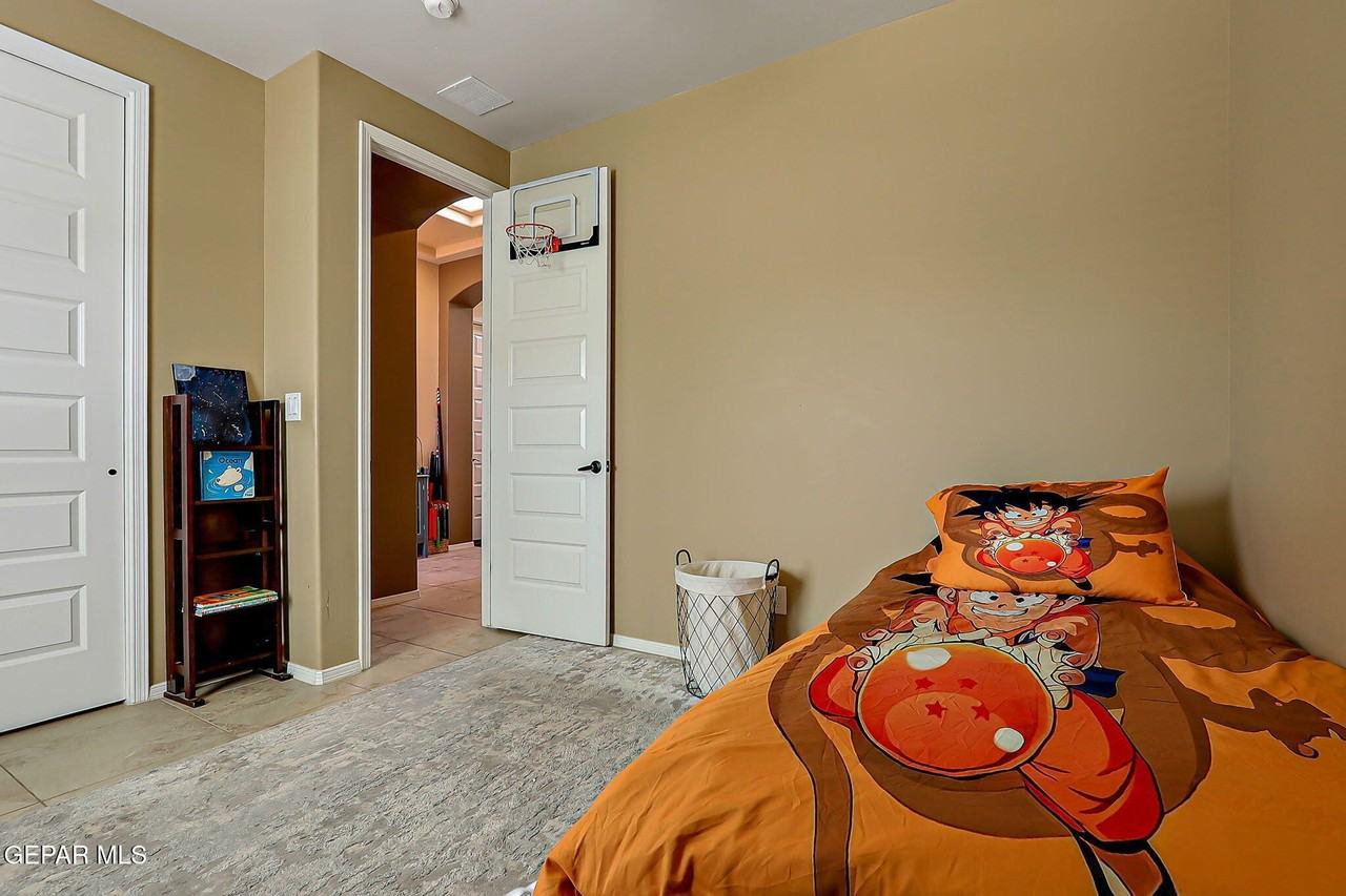 1149 Stoke St - Photo 6 of 30