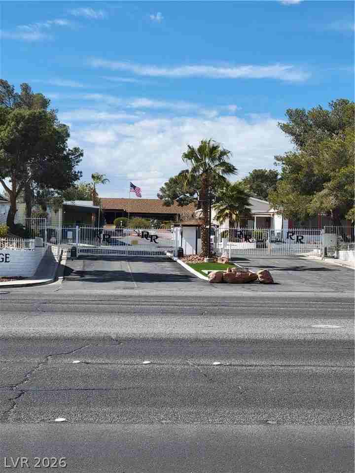 4558 Royal Ridge Ave - Photo 2 of 21