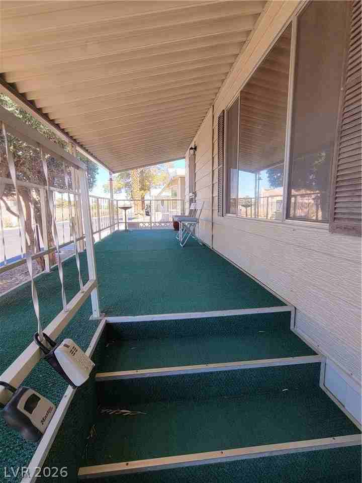 4558 Royal Ridge Ave - Photo 3 of 21