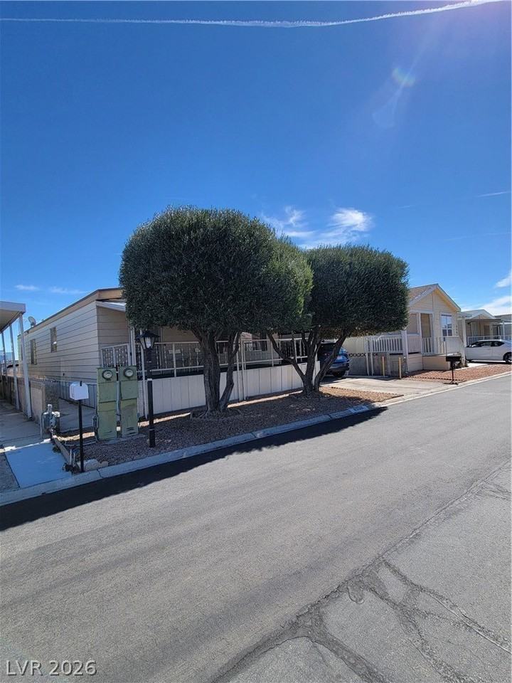 4558 Royal Ridge Ave - Photo 5 of 21