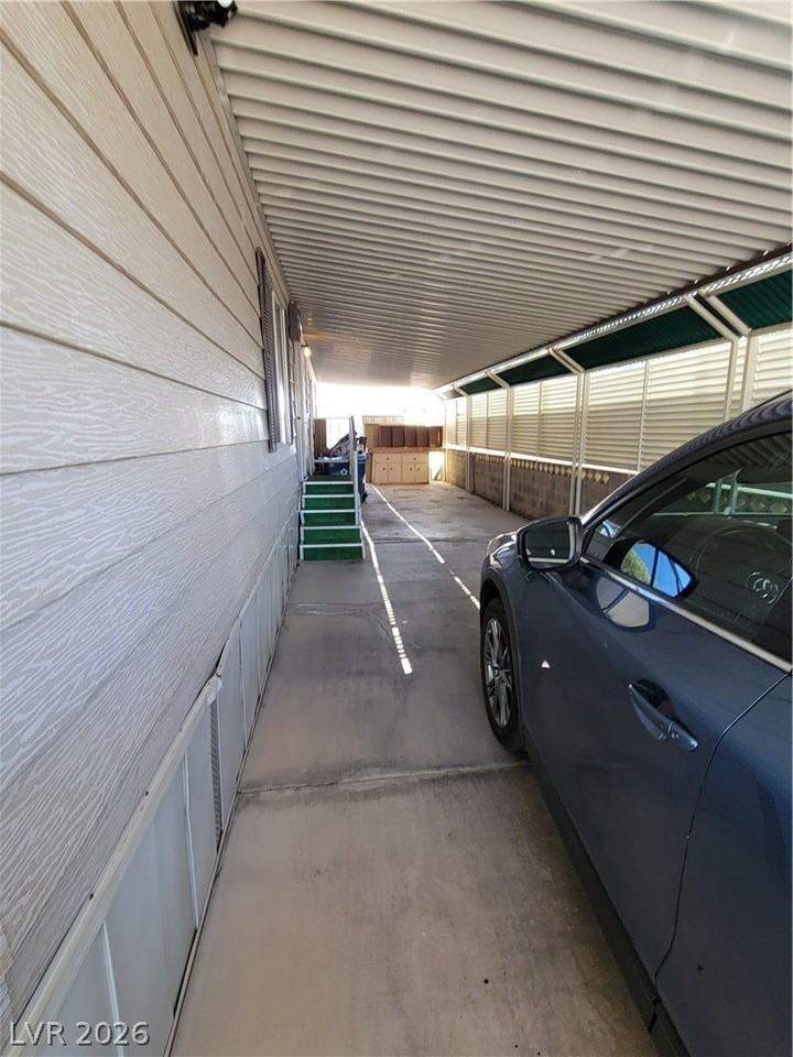 4558 Royal Ridge Ave - Photo 6 of 21