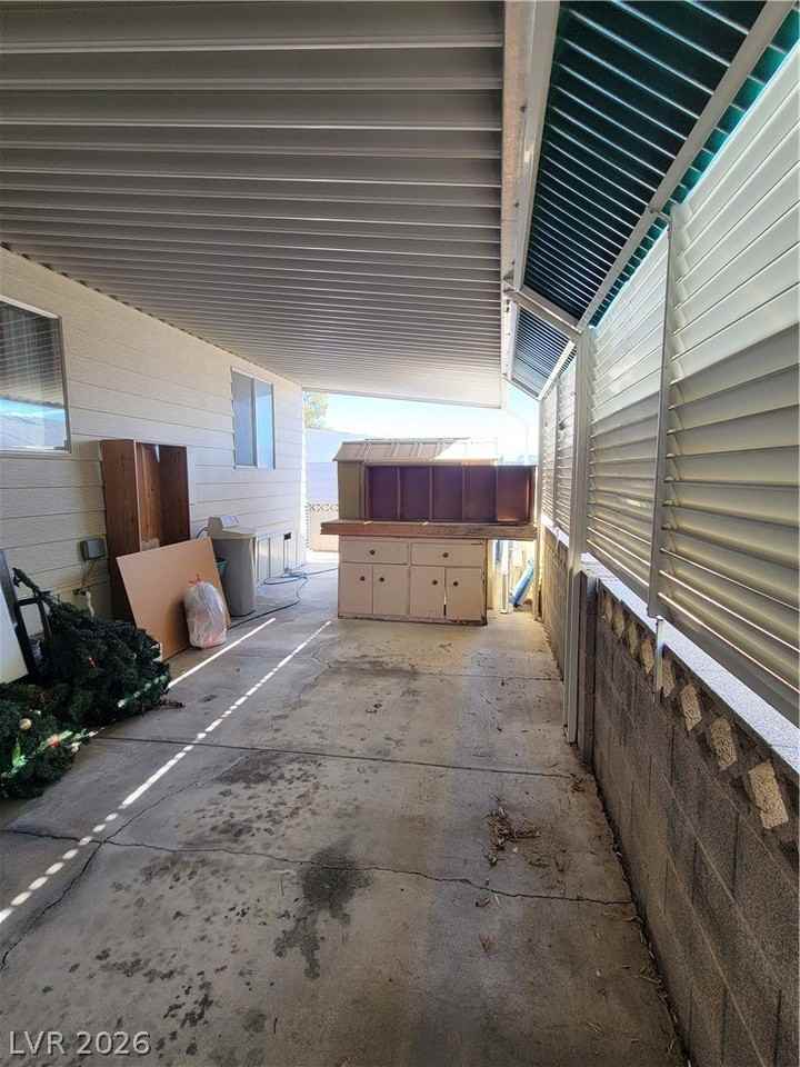 4558 Royal Ridge Ave - Photo 7 of 21