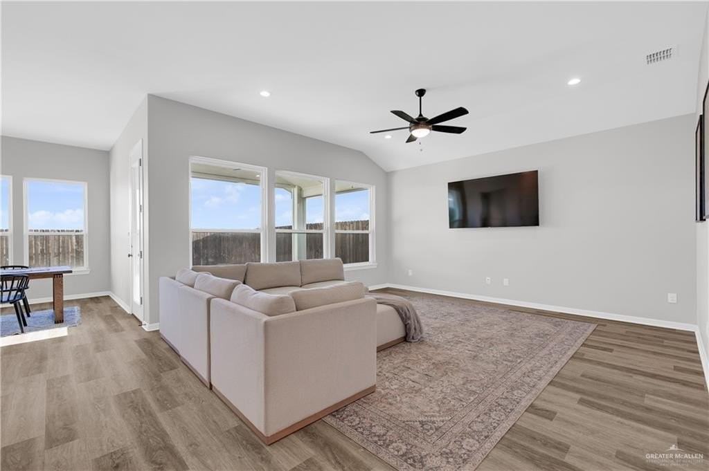 13704 Belle Ct - Photo 5 of 25