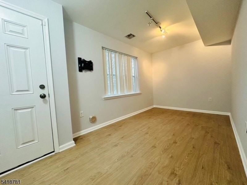 33 Ronald Dr - Photo 2 of 21