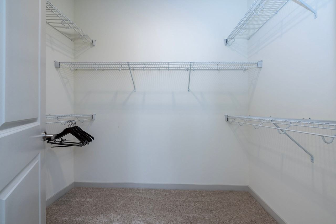 633 East Main Street - Photo 5 of 130