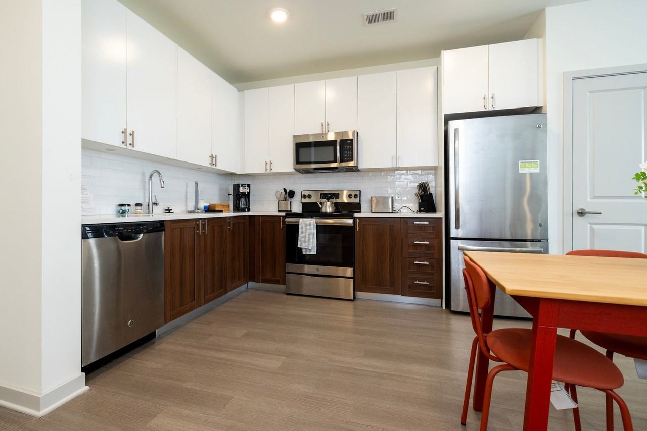 633 East Main Street - Photo 7 of 130