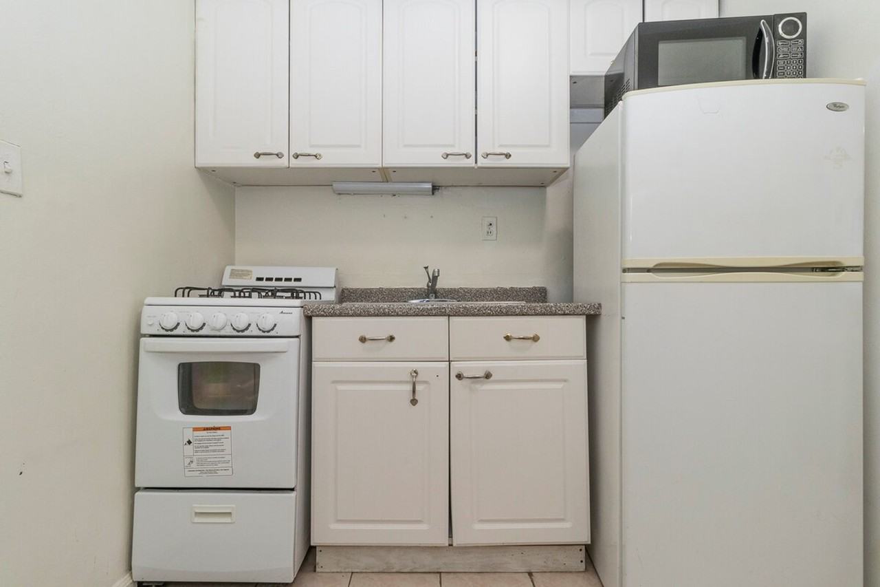300 E 82nd St #1032021P - Photo 7 of 23