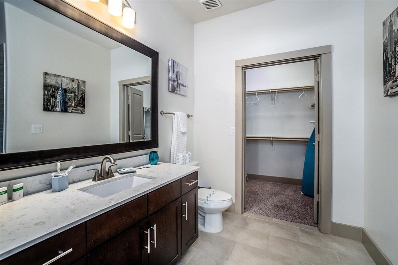 955 St Joseph Pkwy #1359163P - Photo 7 of 26