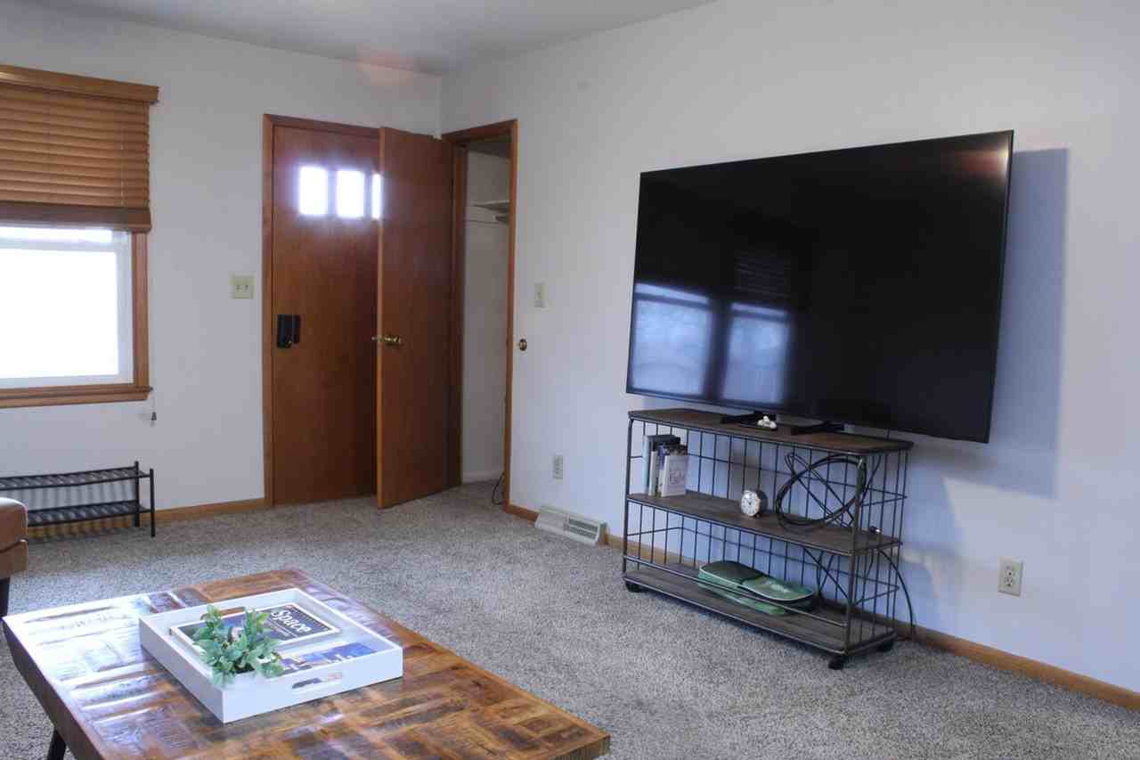 202 Nw Sharmin Dr #1319117P - Photo 5 of 49