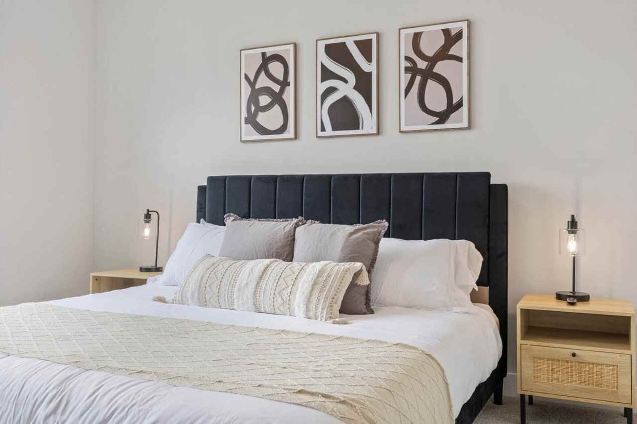 28294 Ferry Rd #1366973P - Photo 3 of 41