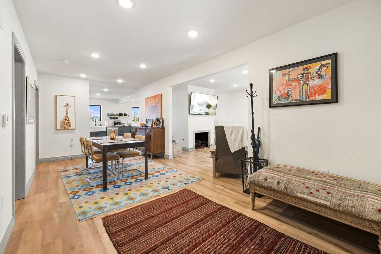 302 S Shiloh St #1475799P - Photo 3 of 24