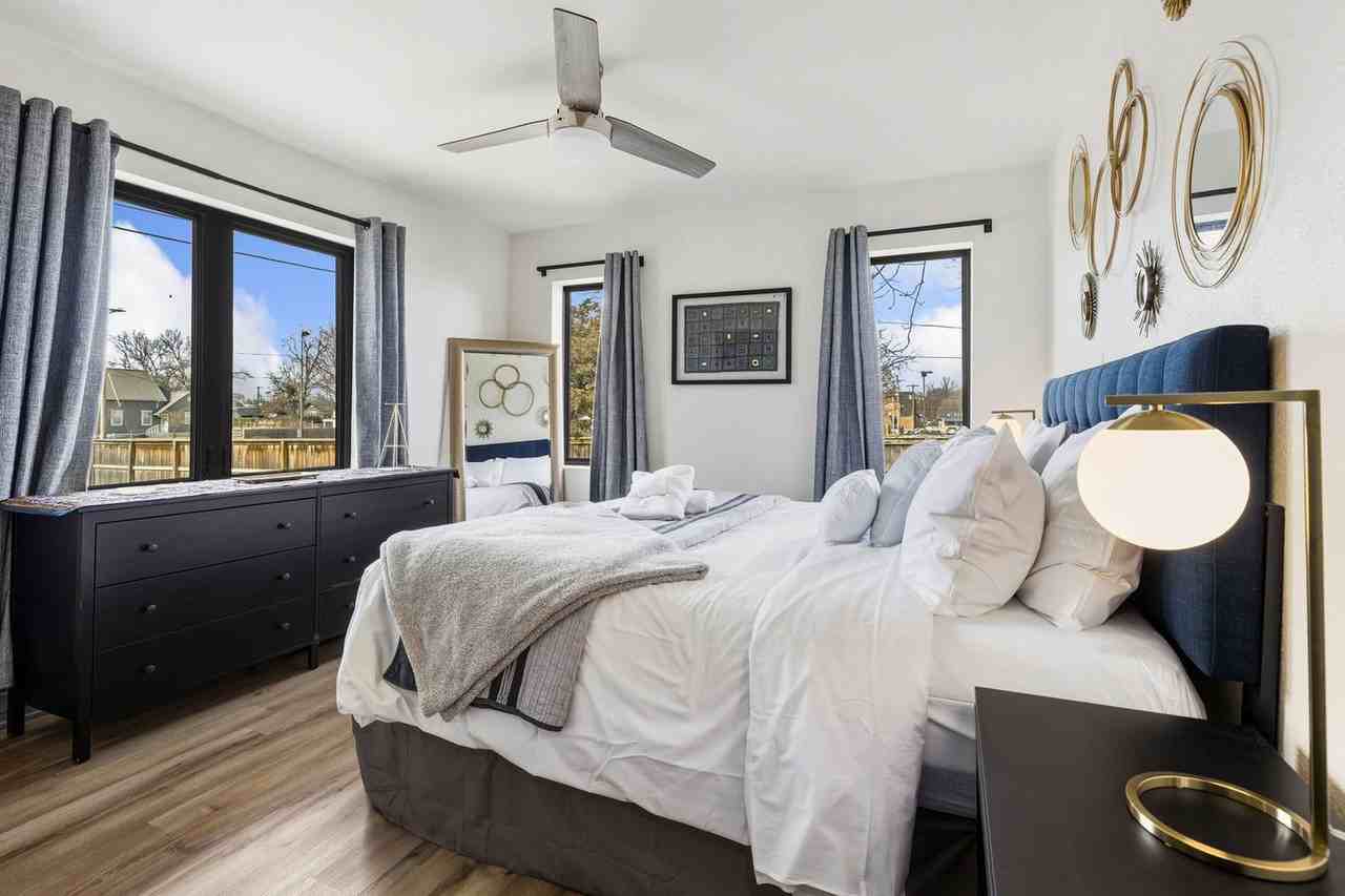 302 S Shiloh St #1475799P - Photo 7 of 24