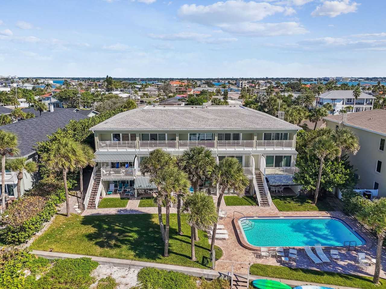 2300 Gulf Blvd #1490990P - Photo 6 of 32