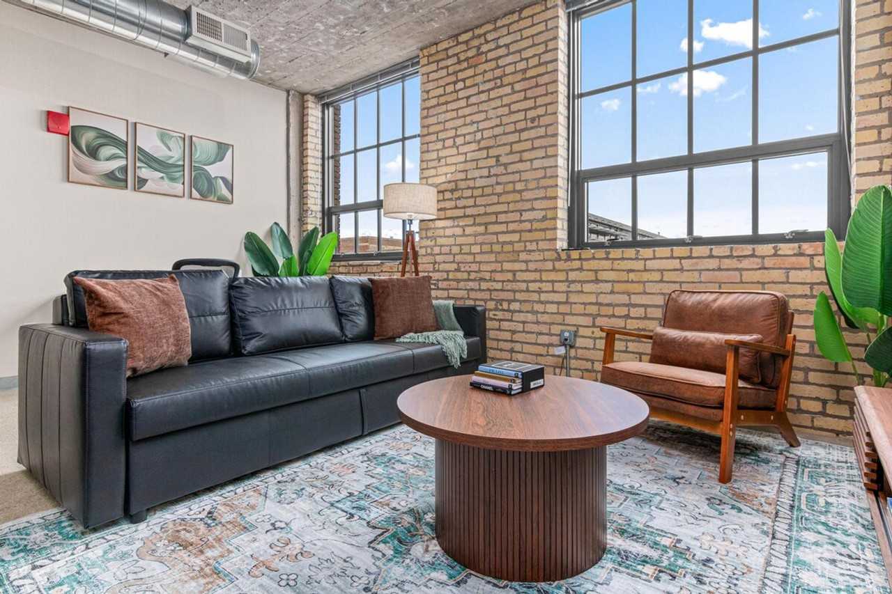 718 Washington Ave N #1495848P - Photo 3 of 50