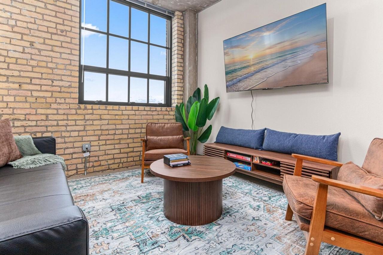 718 Washington Ave N #1495848P - Photo 4 of 50