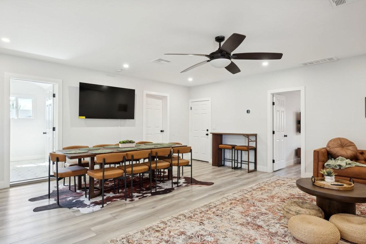 636 E 6th Pl #1502668P - Photo 2 of 49