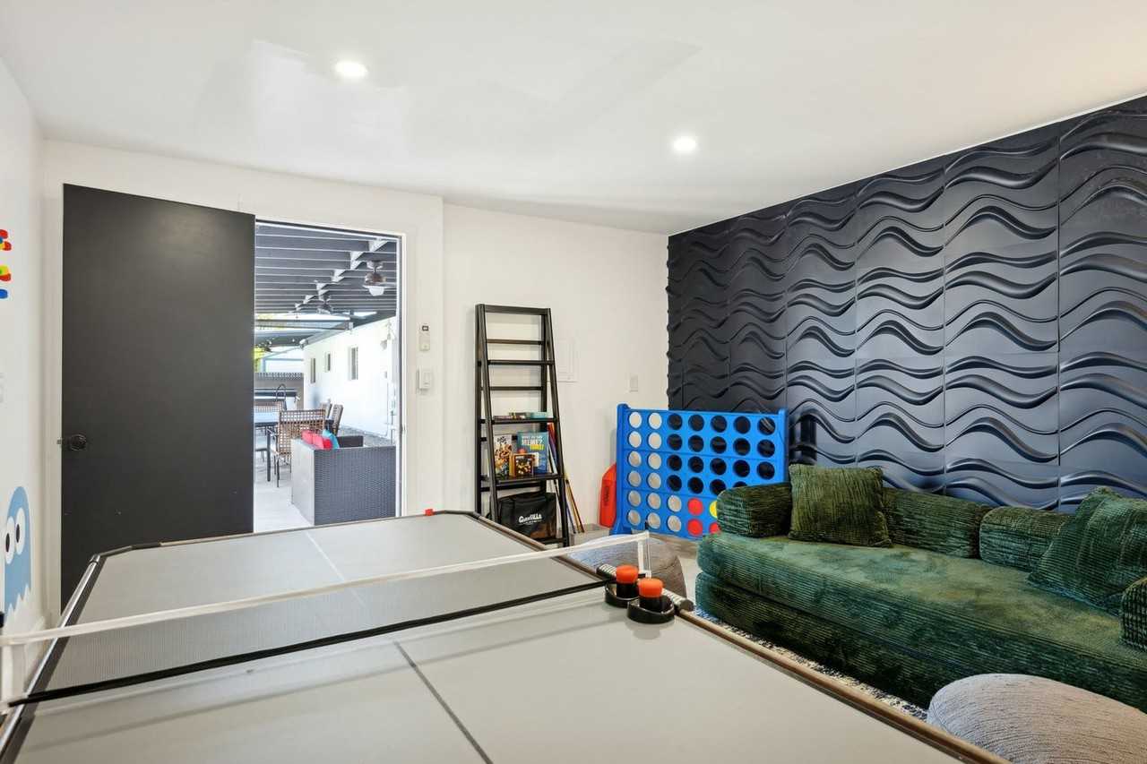 636 E 6th Pl #1502668P - Photo 7 of 49