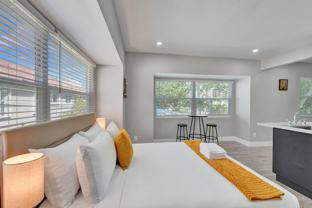 906 North Riverside Drive - Photo 1 of 1