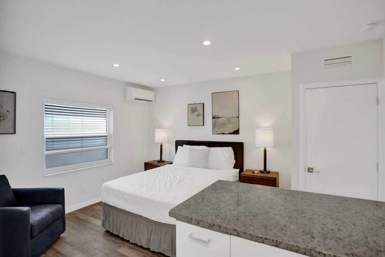 37 Hendricks Isle #1503940P - Photo 2 of 21