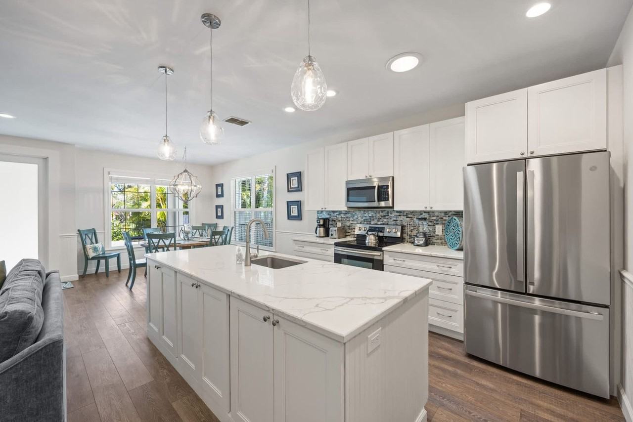 551 91st Ave N #1504170P - Photo 7 of 38