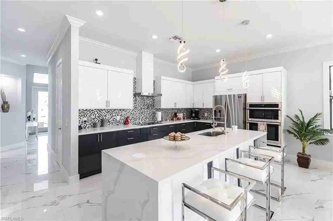 656 108th Ave N #1504181P - Photo 4 of 10