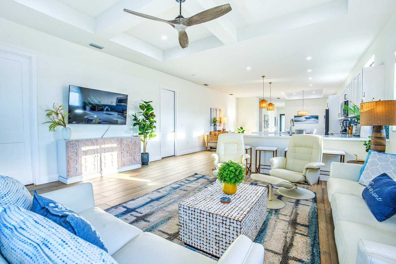 685 107th Ave N #1504184P - Photo 3 of 27