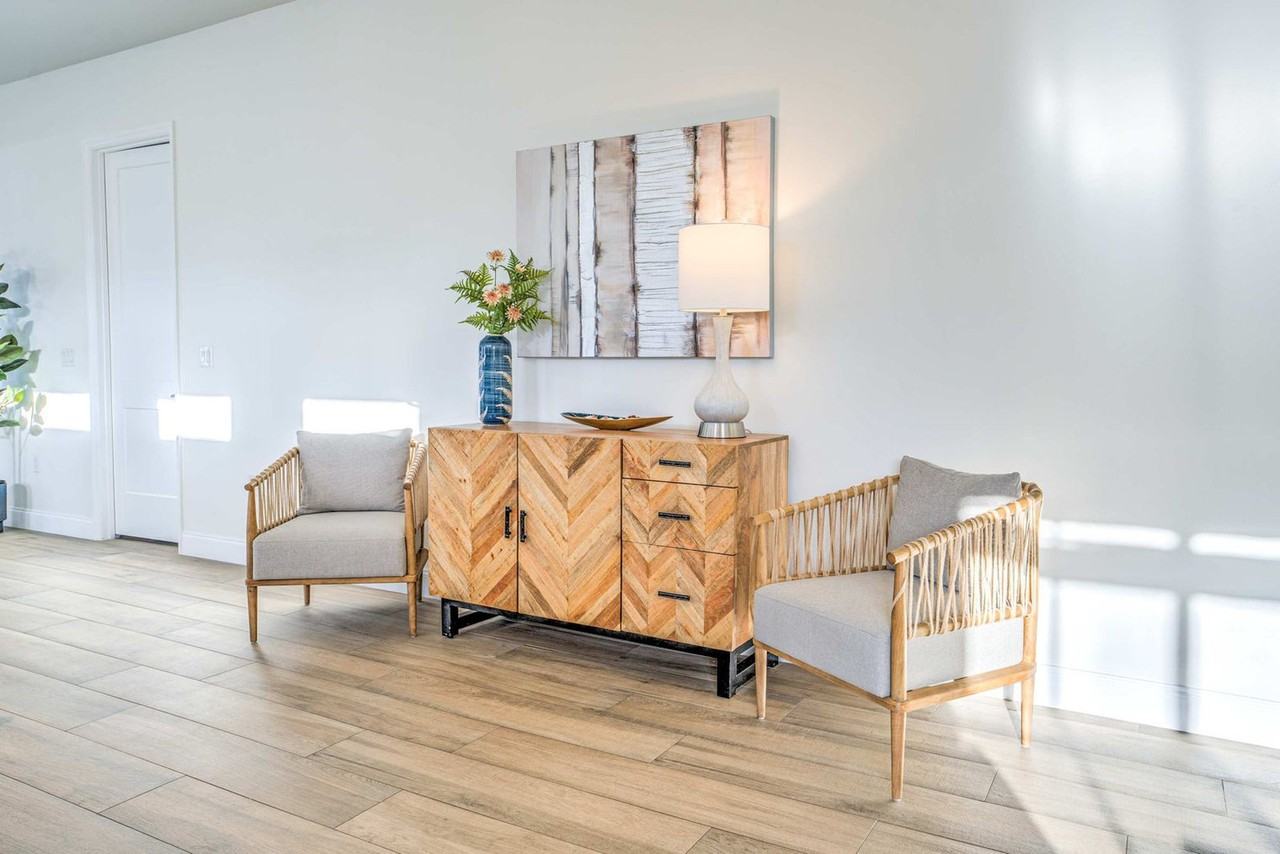 685 107th Ave N #1504184P - Photo 4 of 27