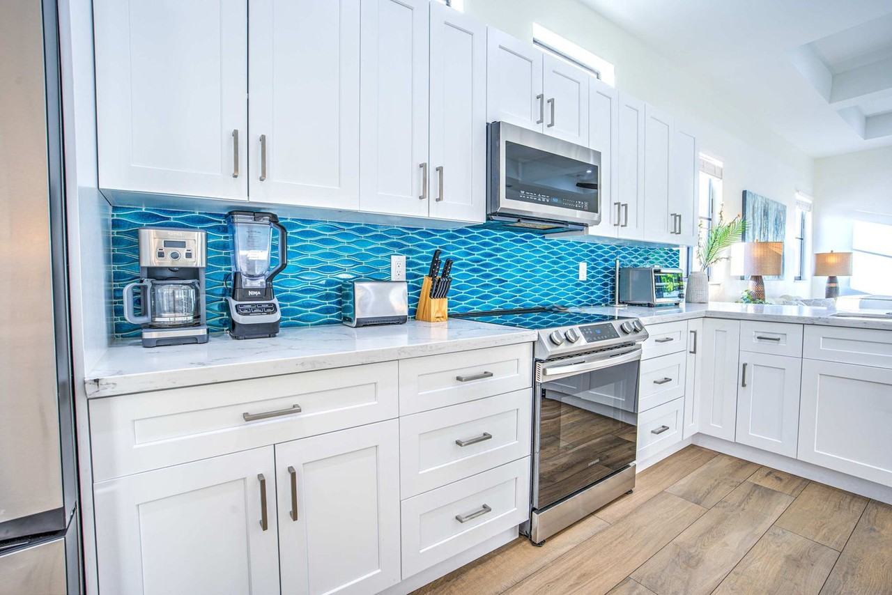 685 107th Ave N #1504184P - Photo 6 of 27