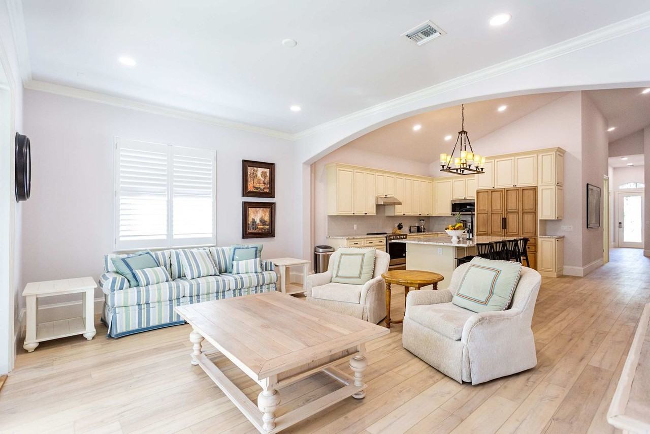 828 110th Ave N #1504175P - Photo 2 of 34