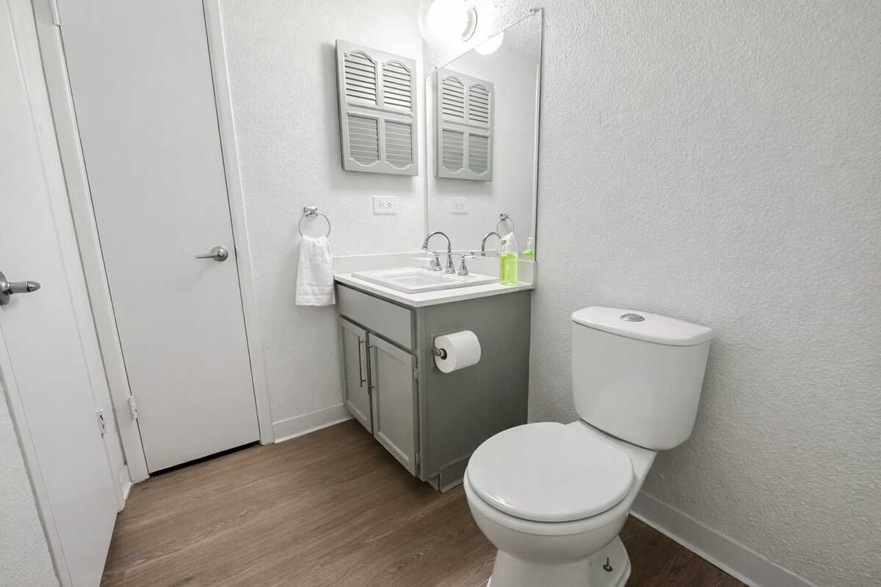 1002 Clayton Ln #1507059P - Photo 6 of 15