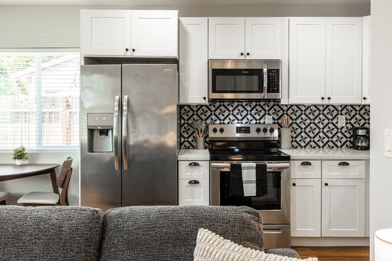 4349 Oxford St #1496400P - Photo 4 of 20