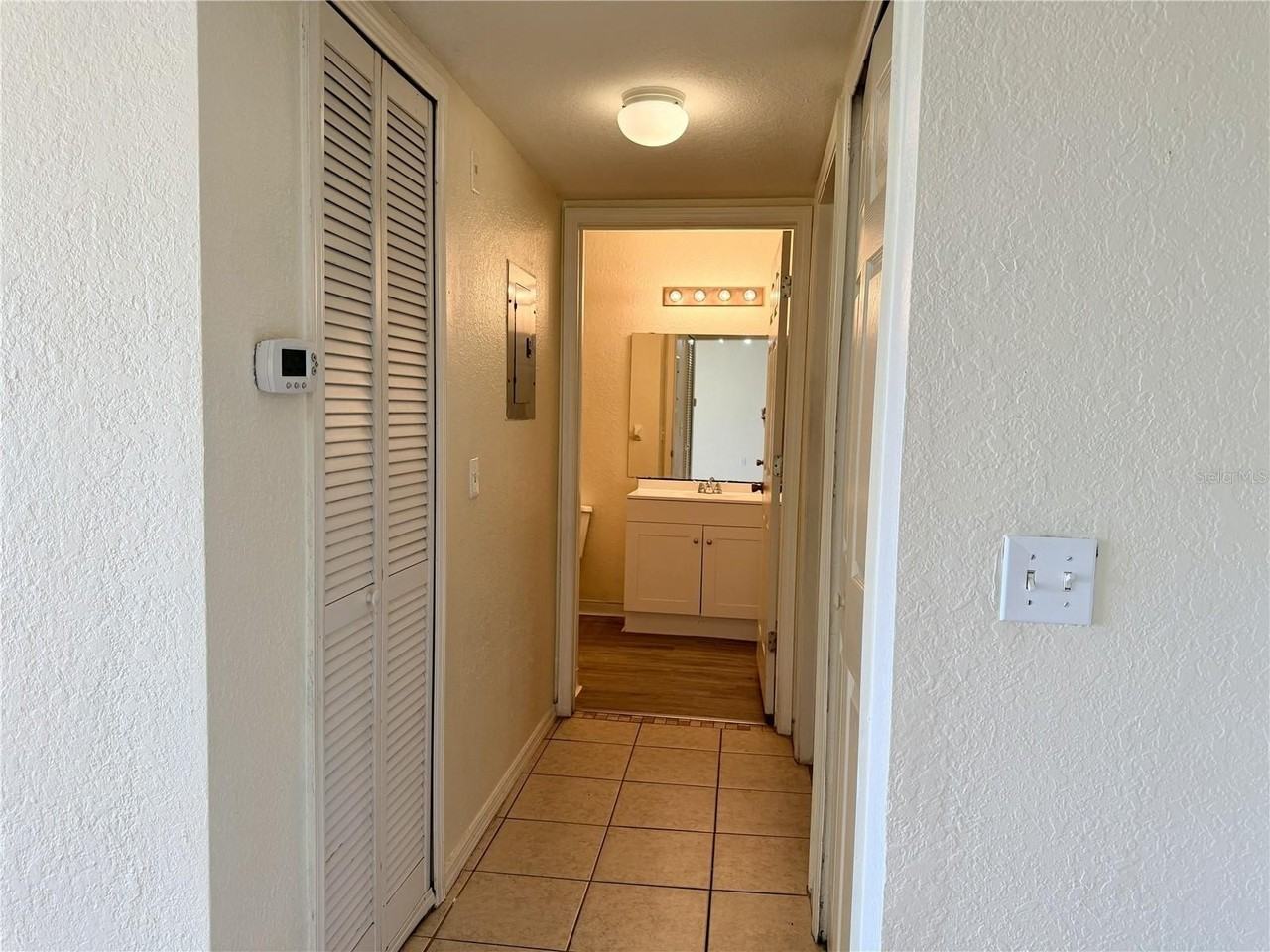 13839 Fairway Island Dr #1124 - Photo 7 of 33