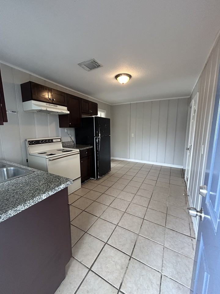 301 W Austin Ave #2 - Photo 4 of 9