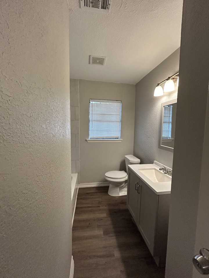 301 W Austin Ave #2 - Photo 6 of 9