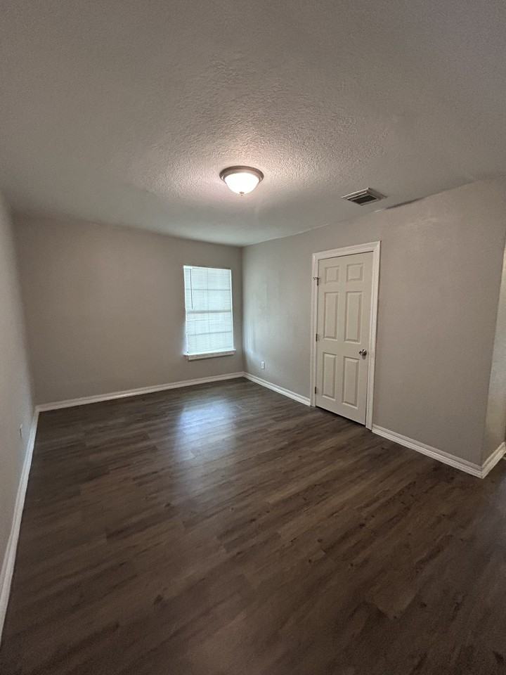 301 W Austin Ave #2 - Photo 7 of 9