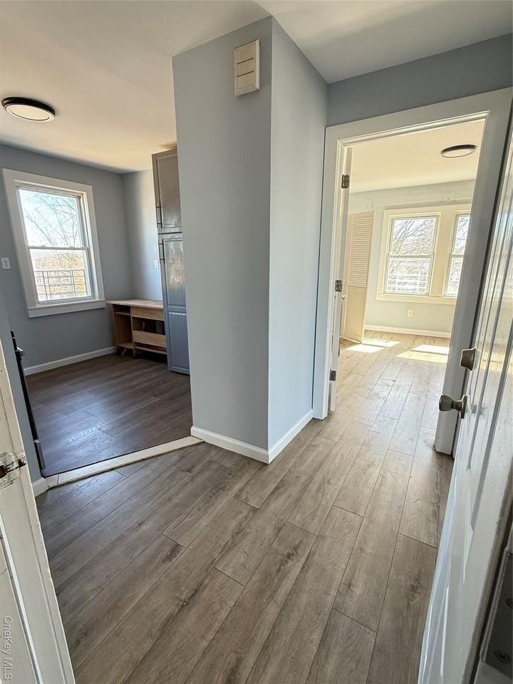 136 Fairview Blvd - Photo 3 of 17