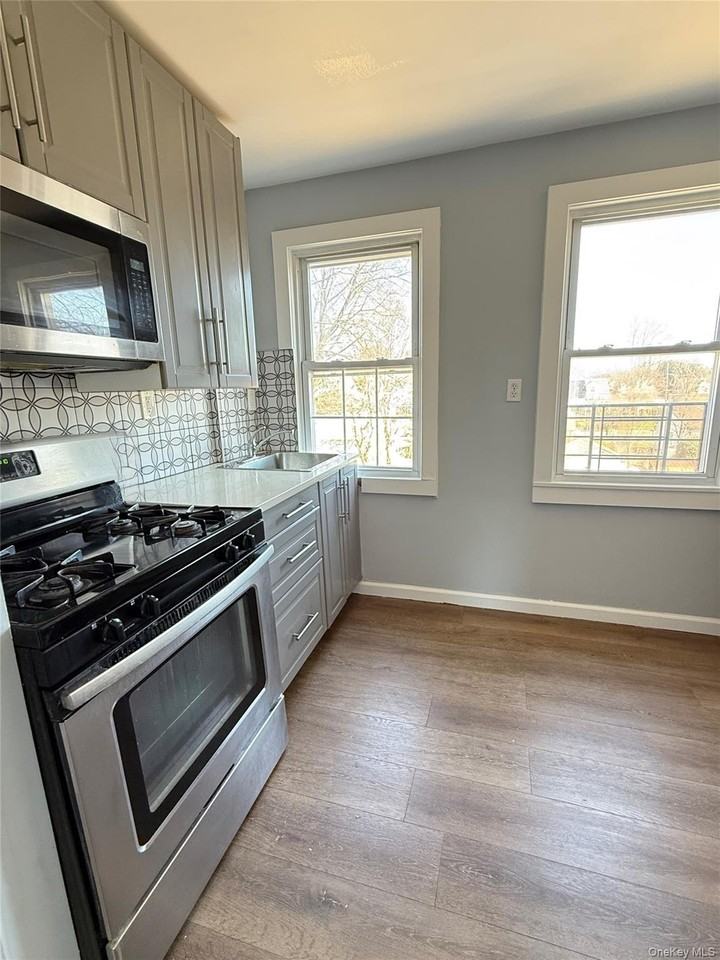 136 Fairview Blvd - Photo 4 of 17