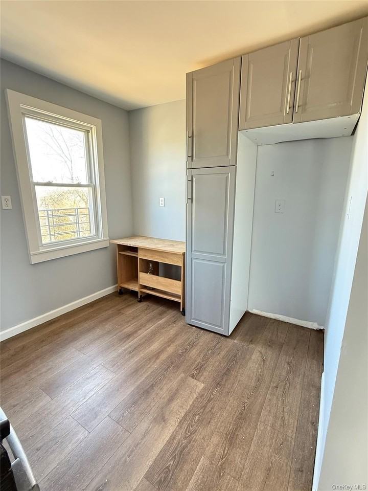 136 Fairview Blvd - Photo 5 of 17