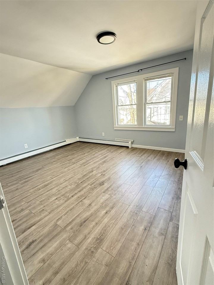 136 Fairview Blvd - Photo 7 of 17