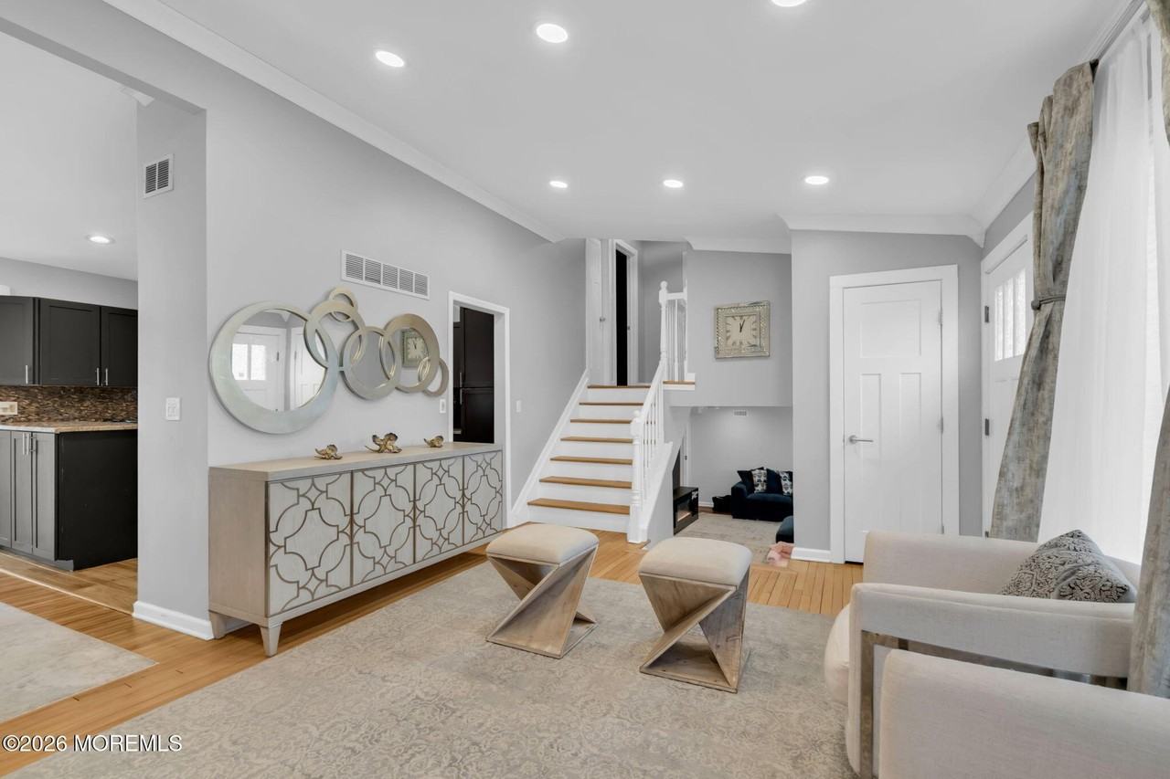 56 Grace Dr - Photo 4 of 18