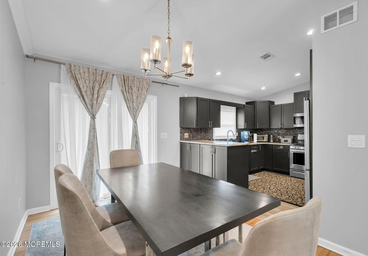 56 Grace Dr - Photo 5 of 18