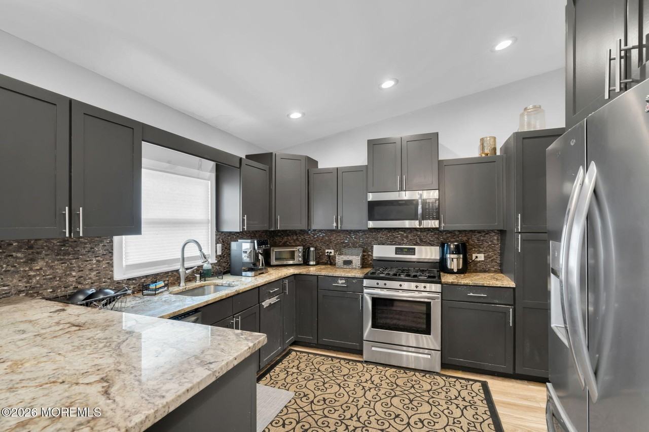 56 Grace Dr - Photo 6 of 18