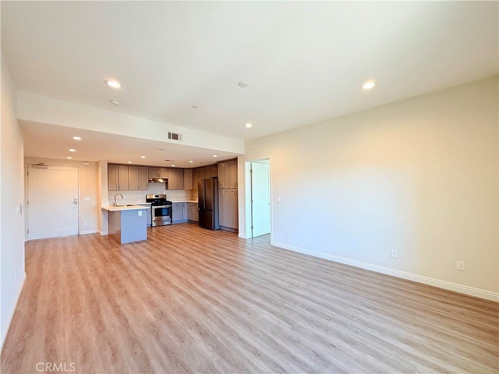 419 N Chandler Ave #419 - Photo 3 of 23