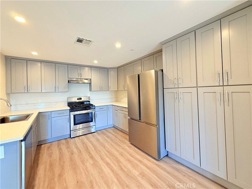 419 N Chandler Ave #419 - Photo 4 of 23