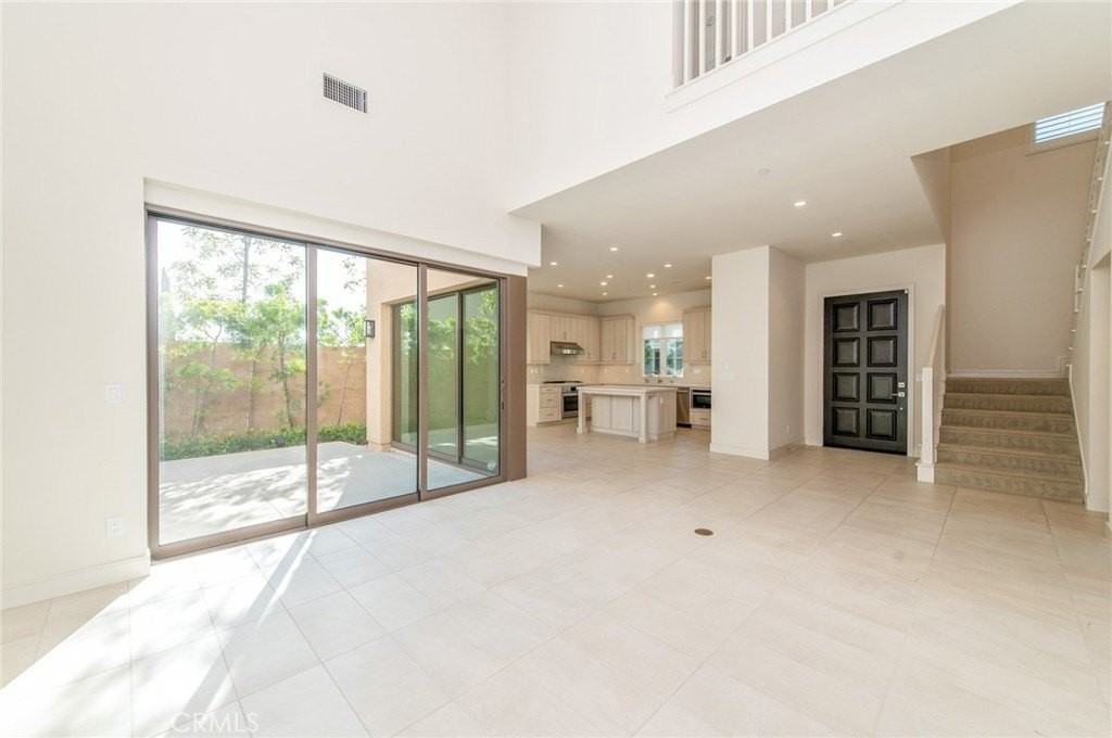 111 Winnett - Photo 4 of 31