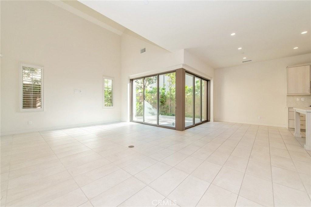 111 Winnett - Photo 5 of 31