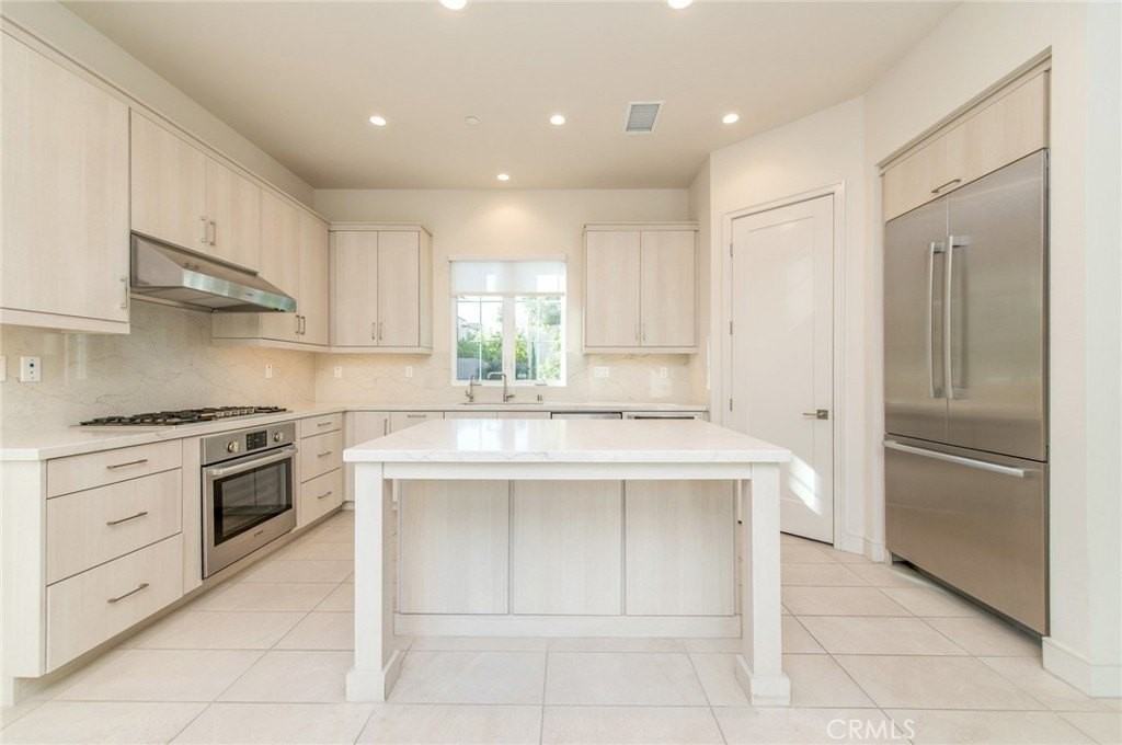 111 Winnett - Photo 7 of 31