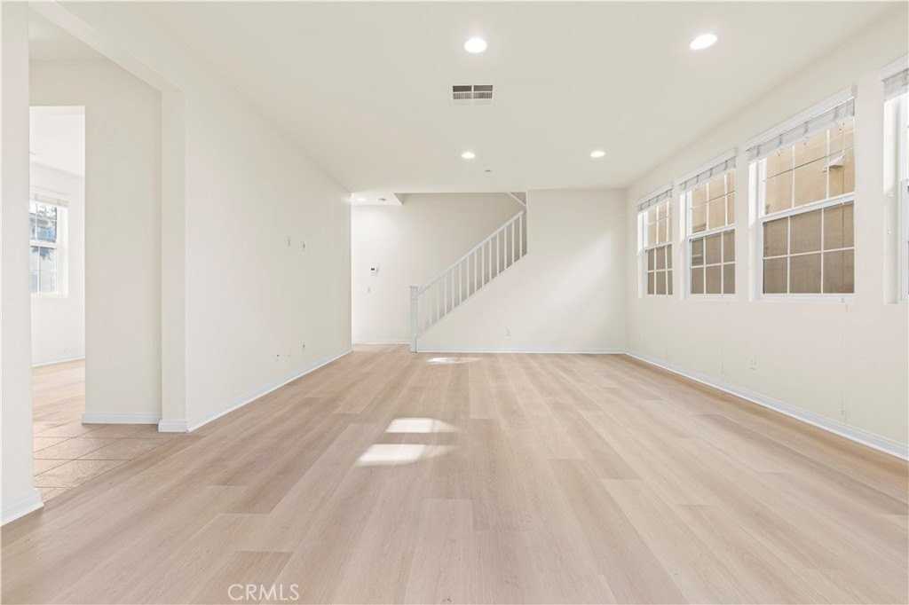 2873 E Via Terrano - Photo 7 of 45