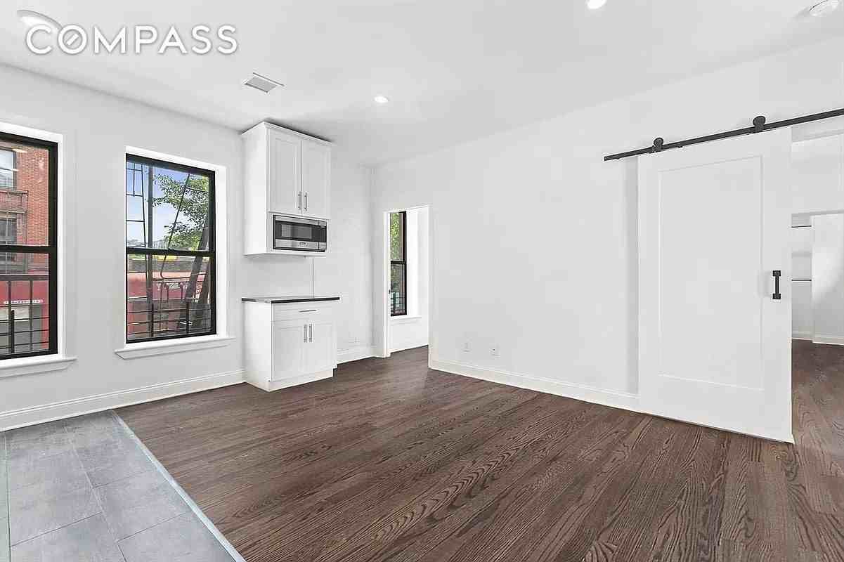 320 Macon St #2B - Photo 2 of 9