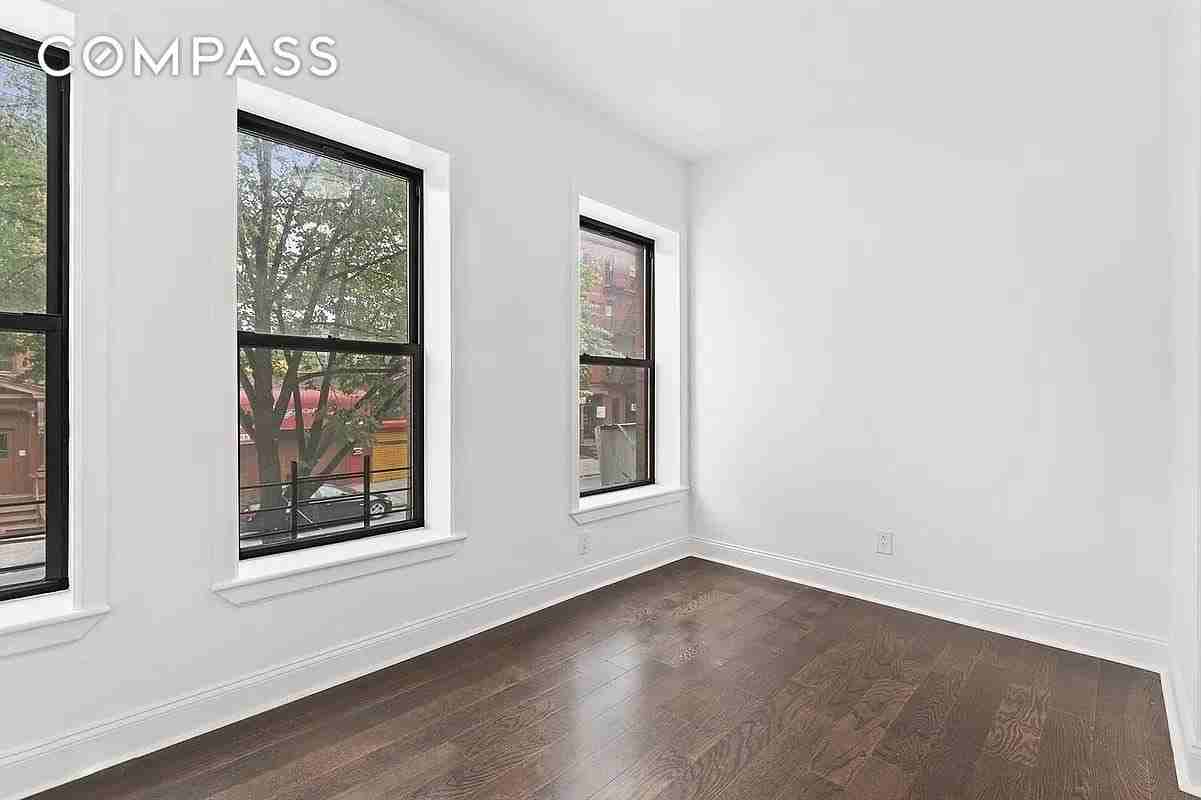 320 Macon St #2B - Photo 4 of 9